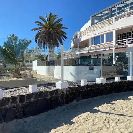 Front House 'casa Neen' Ferienhaus