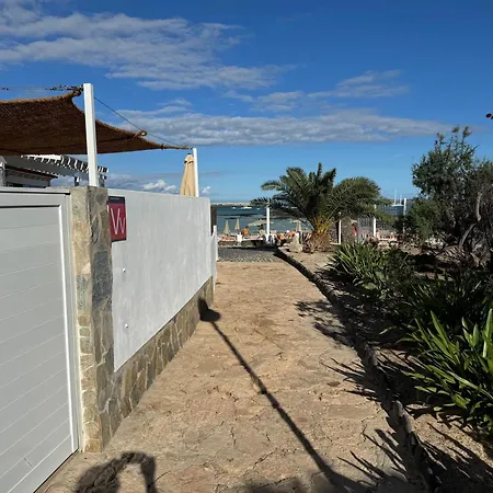 Front House 'casa Neen' *