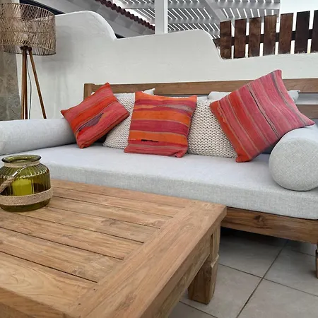 Front House 'casa Neen' Ferienhaus