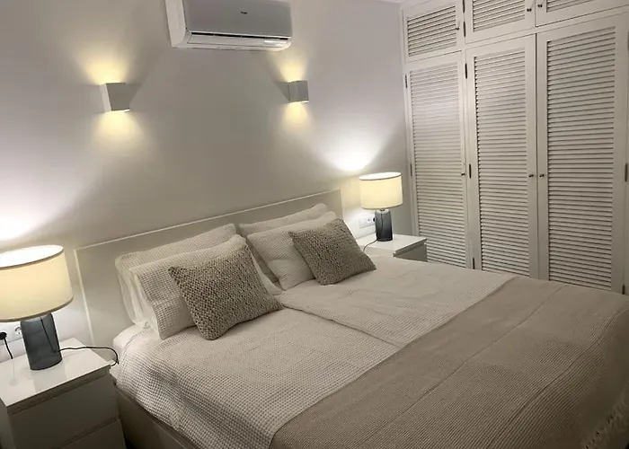 Front House 'casa Neen' Ferienhaus