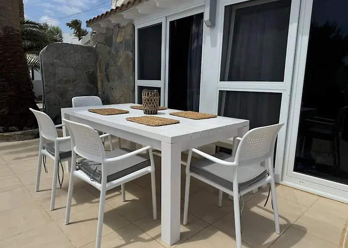 Front House 'casa Neen'