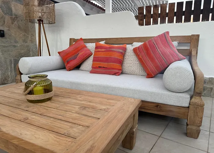 Front House 'casa Neen' Ferienhaus