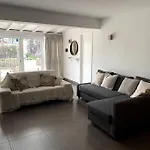Front House 'casa Neen' Casa de Férias *