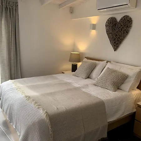 בית נופש Front House 'casa Neen' *