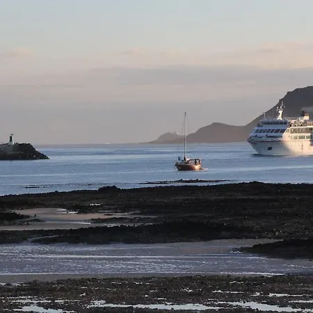 Feriehus Front House 'casa Neen'