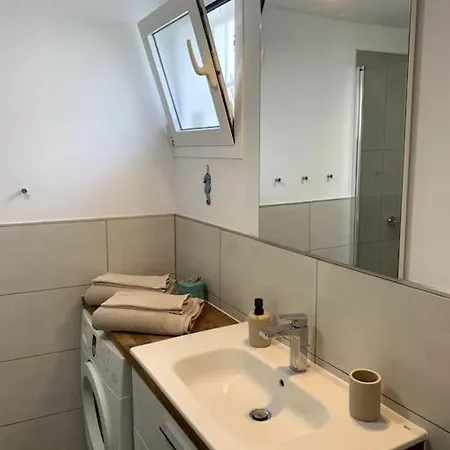 בית נופש Front House 'casa Neen' *