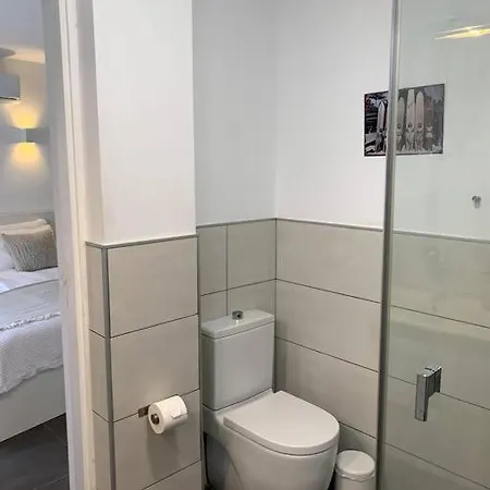 בית נופש Front House 'casa Neen' *
