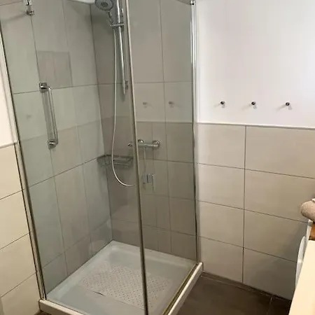 בית נופש Front House 'casa Neen' *