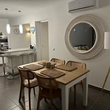 Front House 'casa Neen' *