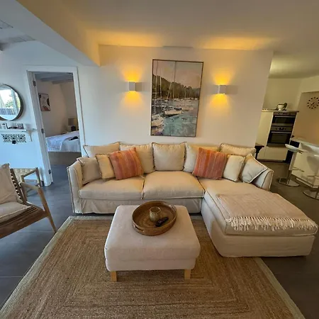 Сasa de vacaciones Front House 'casa Neen'