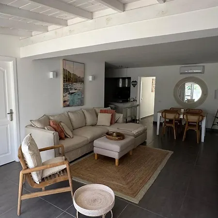 Сasa de vacaciones Front House 'casa Neen'