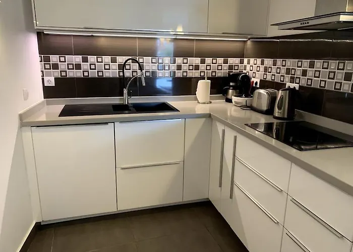 Front House 'casa Neen'